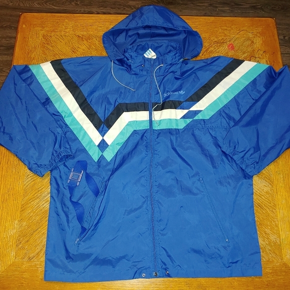 VINTAGE 80s ADIDAS thin Raincoat Windbreaker. Gently used in great shape see pic